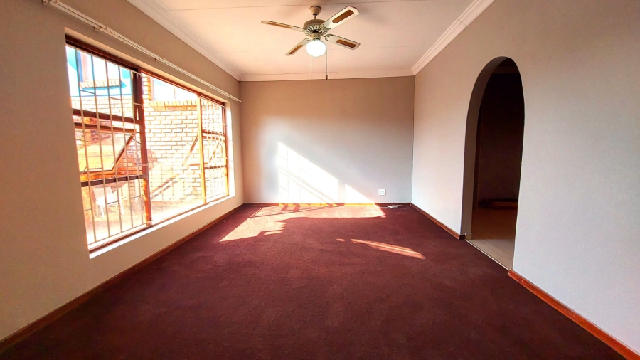 6 Bedroom Property for Sale in Ifafi North West